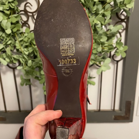 Vianne healed shoes, like new. - Picture 6 of 7